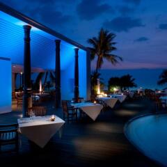 Отель Hilton Phuket Arcadia Resort and Spa гостиничный бар