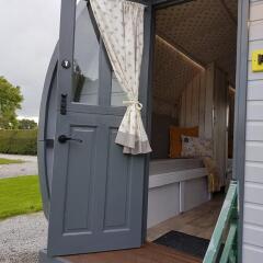 Отель The Little Hide - Grown Up Glamping Стандартный номер с различными типами кроватей фото 18