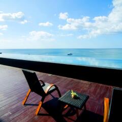 Отель Surin Beach Resort 4* Улучшенный номер с двуспальной кроватью фото 6