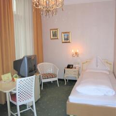 Hotel Pension Baronesse 4* Стандартный номер с различными типами кроватей фото 11