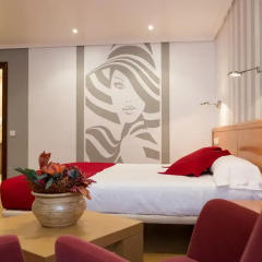 Отель Château La Roca 3* Улучшенный номер с различными типами кроватей фото 4