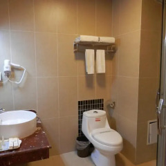 Отель Chinese Culture Holiday Hotel - Nanluoguxiang Китай, Пекин - отзывы, цены и фото номеров - забронировать отель Chinese Culture Holiday Hotel - Nanluoguxiang онлайн ванная фото 2