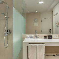 Отель Melia Plaza Valencia ванная фото 2