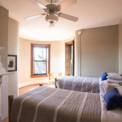 Отель Found Places Capitol Hill Bed & Breakfast 3* Стандартный номер с различными типами кроватей