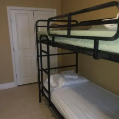 DC International Hostel 1 Кровать в общем номере с двухъярусной кроватью