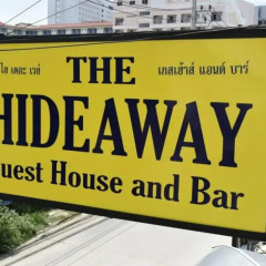 Отель Hideaway Guest House And Bar спортивное сооружение