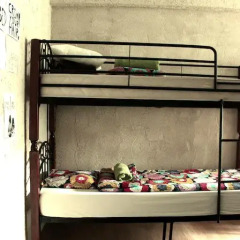 Hostel John Lennon Кровать в общем номере с двухъярусной кроватью фото 7