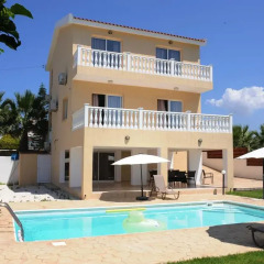 Отель Diamond Villas бассейн