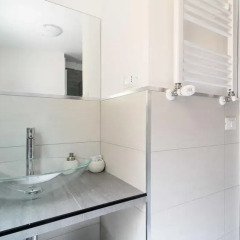 Апартаменты White Ostilia Apartments ванная
