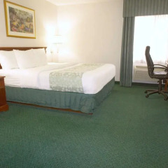 Отель La Quinta Inn Columbus Dublin 2* Люкс повышенной комфортности с различными типами кроватей