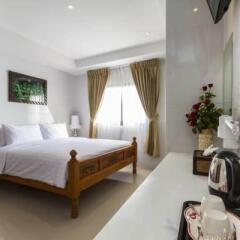 Отель VITS Patong Dynasty 3* Улучшенный номер с двуспальной кроватью фото 9