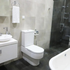 Отель Heart of Downtown! Luxury Duplex with Terrace & City Views ванная фото 2
