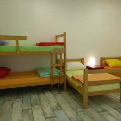 Chaplin Hostel Belgrade Кровать в общем номере с двухъярусной кроватью