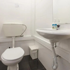 Отель Economy Guest House Saldanha I Португалия, Лиссабон - отзывы, цены и фото номеров - забронировать отель Economy Guest House Saldanha I онлайн ванная фото 2