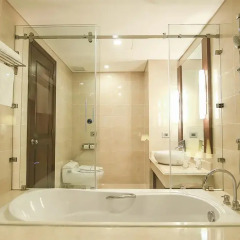 Saigon Halong Hotel 4* Номер Делюкс с различными типами кроватей фото 6