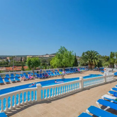 Отель Aparthotel Holiday Center 3* Апартаменты с различными типами кроватей фото 2