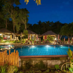 Отель La Laanta Hideaway Resort бассейн