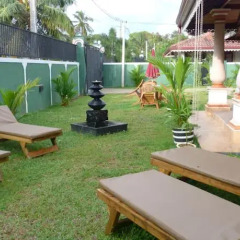 Отель Fire Dragon Guest House бассейн