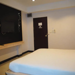 Hotel Le Lerts Living сейф в номере