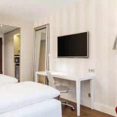 Отель NH Collection Frankfurt City 4* Улучшенный номер с различными типами кроватей фото 8