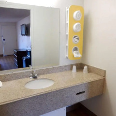 Отель Budget Inn Columbus West ванная