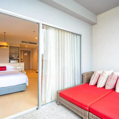 Отель Ramada by Wyndham Phuket Deevana Patong Номер Делюкс с двуспальной кроватью фото 14