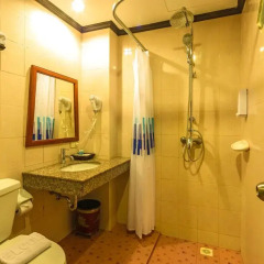 Отель Azhotel Patong 3* Номер Делюкс разные типы кроватей фото 25