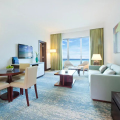 JA Ocean View Hotel 5* Стандартный семейный номер с различными типами кроватей фото 4