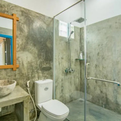 Отель Local Beach Homestay ванная