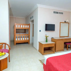 Отель Hawaii Riviera Aqua Park Resort 5* Стандартный семейный номер с различными типами кроватей фото 2