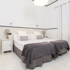 Отель Hostal Gran Via 63 Rooms 3* Улучшенный номер с различными типами кроватей фото 2