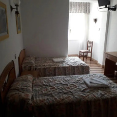 Отель Hostal Pineda Испания, Ноха - отзывы, цены и фото номеров - забронировать отель Hostal Pineda онлайн комната для гостей фото 3