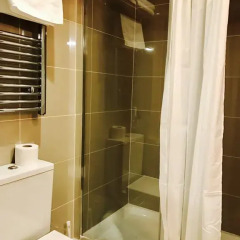 Royal Cambridge Hotel 3* Стандартный семейный номер с двуспальной кроватью фото 7