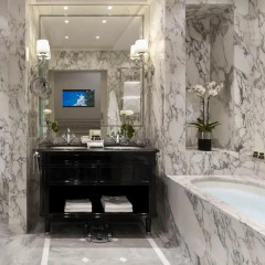 Hotel Sacher 5* Улучшенный номер с двуспальной кроватью