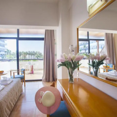 Отель Cavo Maris Beach 3* Стандартный номер с двуспальной кроватью