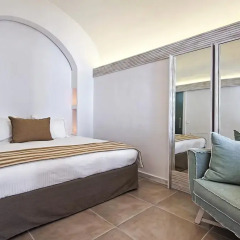 Отель Athina Luxury Suites 4* Люкс повышенной комфортности с различными типами кроватей фото 28