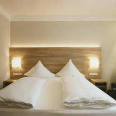 Hotel Jedermann 2* Улучшенный номер с двуспальной кроватью фото 5