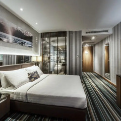 Отель The Continent Bangkok by Compass Hospitality 4* Улучшенный номер с различными типами кроватей фото 7