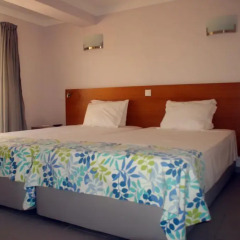 Отель Browns Sports & Leisure Club комната для гостей фото 4