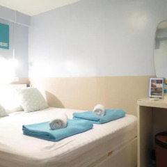 I-Sleep Silom Hostel Стандартный номер с двуспальной кроватью (общая ванная комната) фото 2