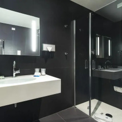 Отель NH Milano Touring 4* Улучшенный номер с различными типами кроватей фото 16