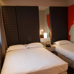 Hotel Re! @ Pearls Hill 4* Семейный номер Премьер с двуспальной кроватью