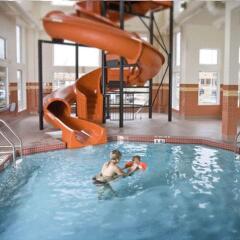 Отель Service Plus Inns & Suites Calgary Канада, Калгари - отзывы, цены и фото номеров - забронировать отель Service Plus Inns & Suites Calgary онлайн бассейн фото 2