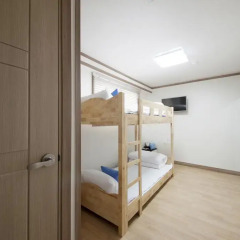 Отель DH myeongdong guesthouse 2* Стандартный номер с 2 отдельными кроватями фото 5