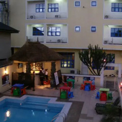 Hatfield Hotel & Resorts бассейн