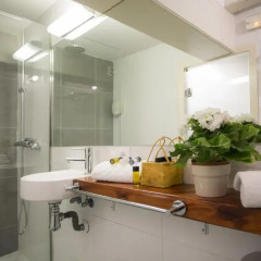 Отель SingularStays Botanico 29 Rooms Испания, Валенсия - отзывы, цены и фото номеров - забронировать отель SingularStays Botanico 29 Rooms онлайн ванная фото 2