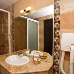 Отель Briz Beach Aparthotel Болгария, Солнечный берег - отзывы, цены и фото номеров - забронировать отель Briz Beach Aparthotel онлайн ванная