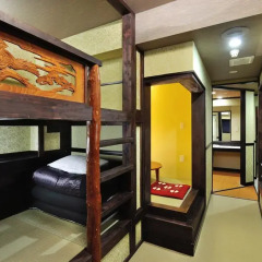 Отель Khaosan World Asakusa Ryokan Кровать в общем номере фото 6