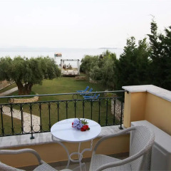 Отель Beachfront Barbati Villas балкон