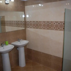 Отель House Maya Боженци ванная